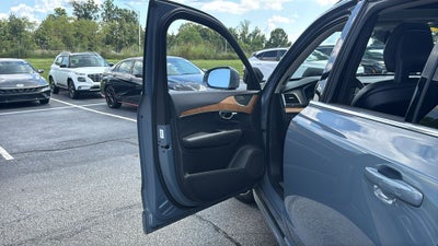 2021 Volvo XC90 T6 Momentum