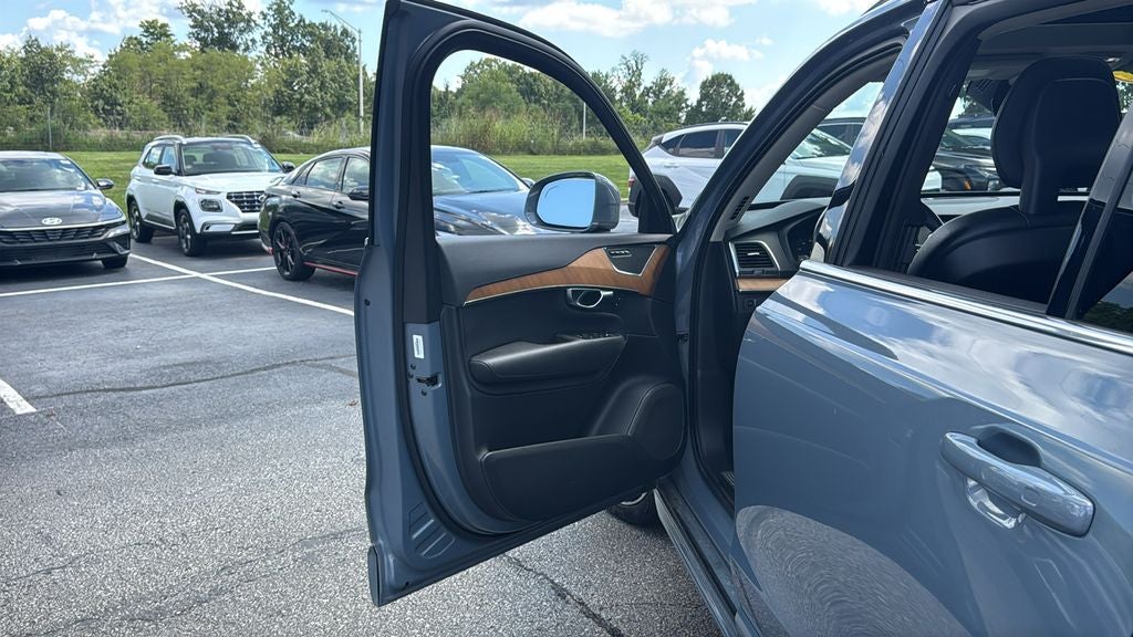 2021 Volvo XC90 T6 Momentum