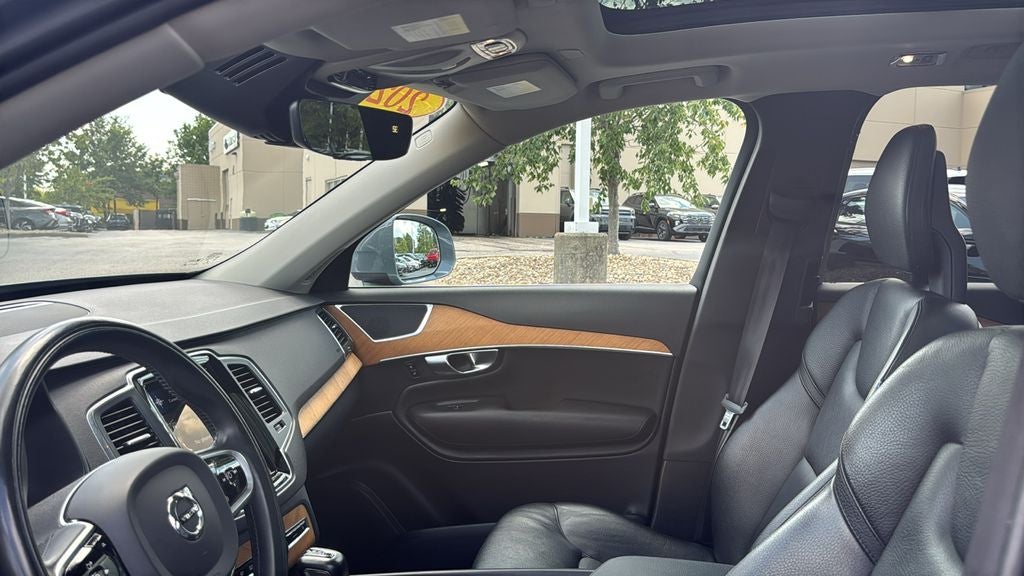 2021 Volvo XC90 T6 Momentum