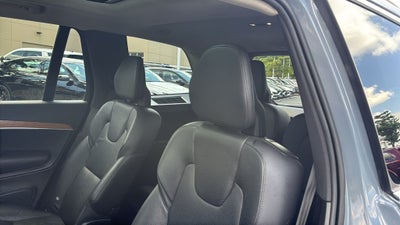 2021 Volvo XC90 T6 Momentum