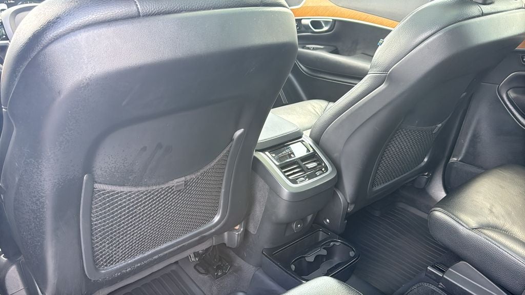 2021 Volvo XC90 T6 Momentum