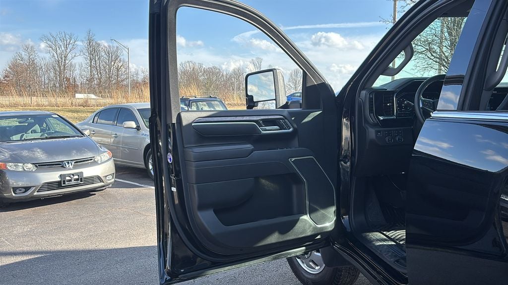 2025 Chevrolet Silverado 3500HD LTZ