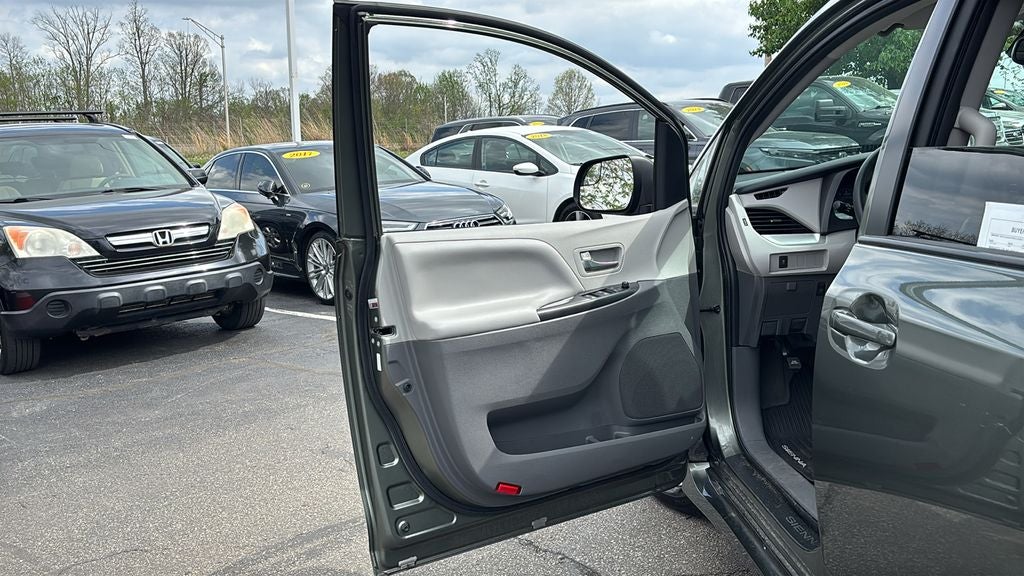 2020 Toyota Sienna LE 8 Passenger