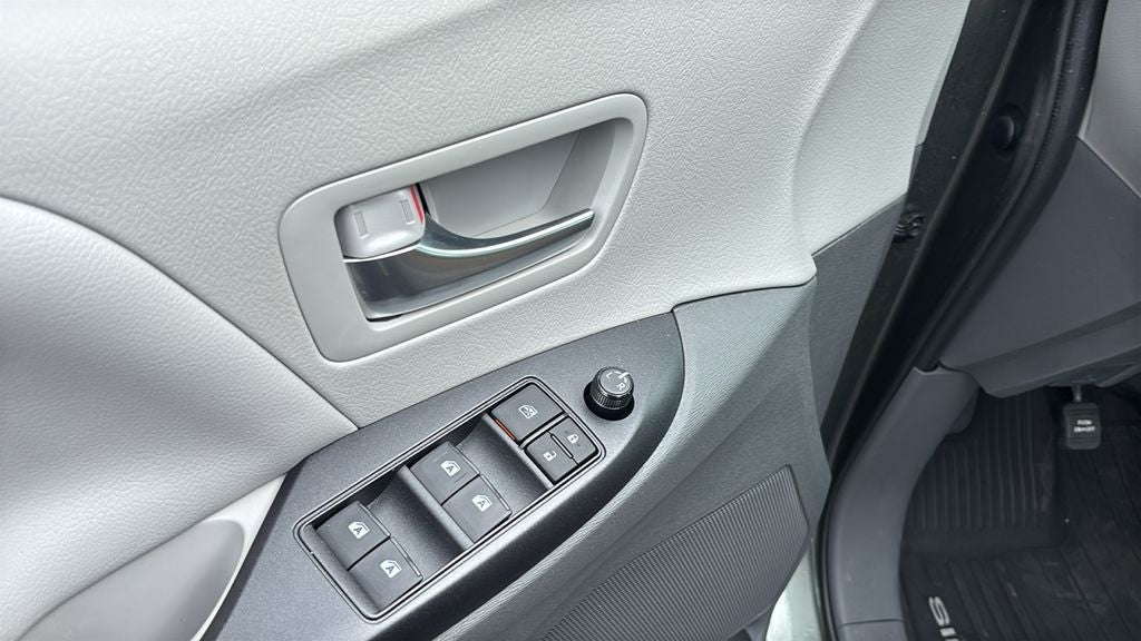 2020 Toyota Sienna LE 8 Passenger