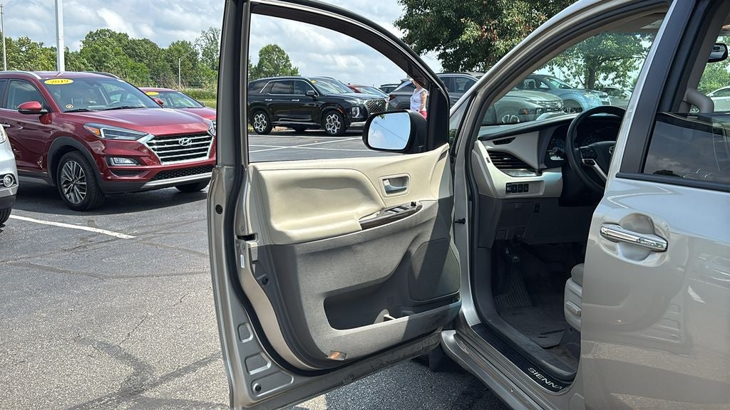 2017 Toyota Sienna XLE 8 Passenger