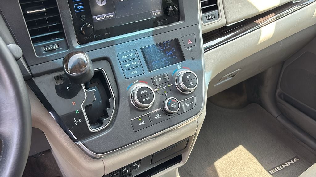 2017 Toyota Sienna XLE 8 Passenger