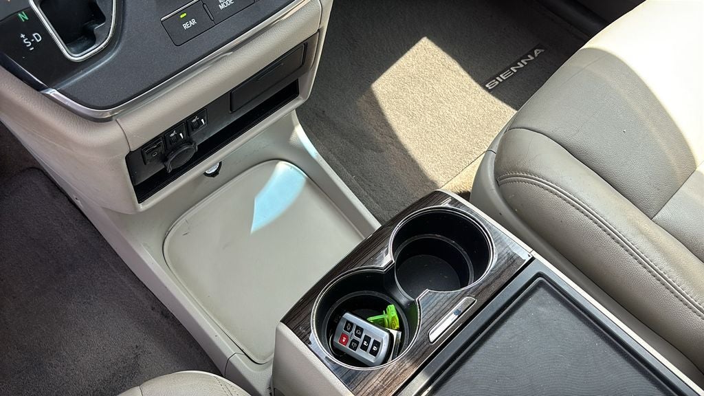 2017 Toyota Sienna XLE 8 Passenger