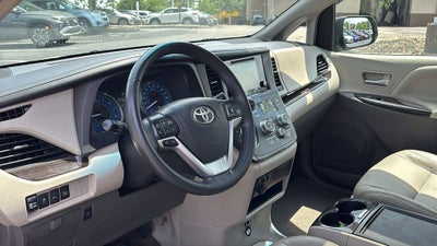 2017 Toyota Sienna XLE 8 Passenger