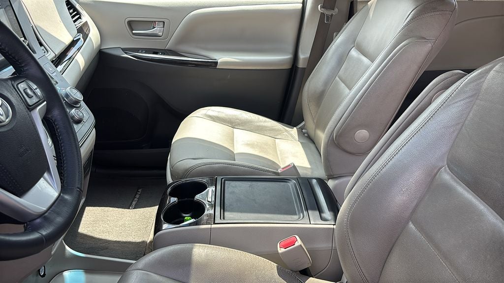 2017 Toyota Sienna XLE 8 Passenger