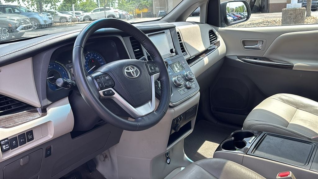 2017 Toyota Sienna XLE 8 Passenger