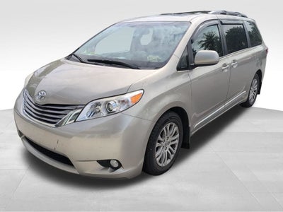 2017 Toyota Sienna XLE 8 Passenger