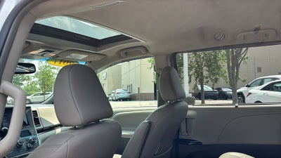 2017 Toyota Sienna XLE 8 Passenger