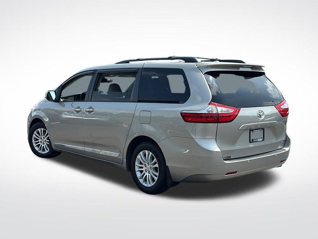2017 Toyota Sienna XLE 8 Passenger