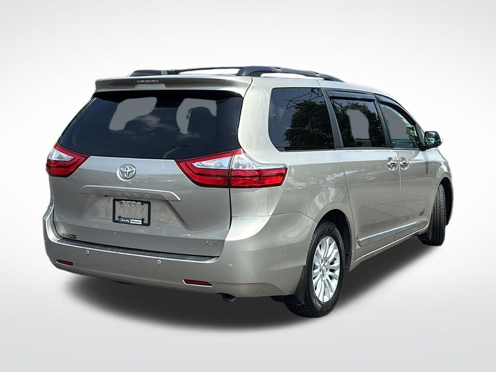 2017 Toyota Sienna XLE 8 Passenger