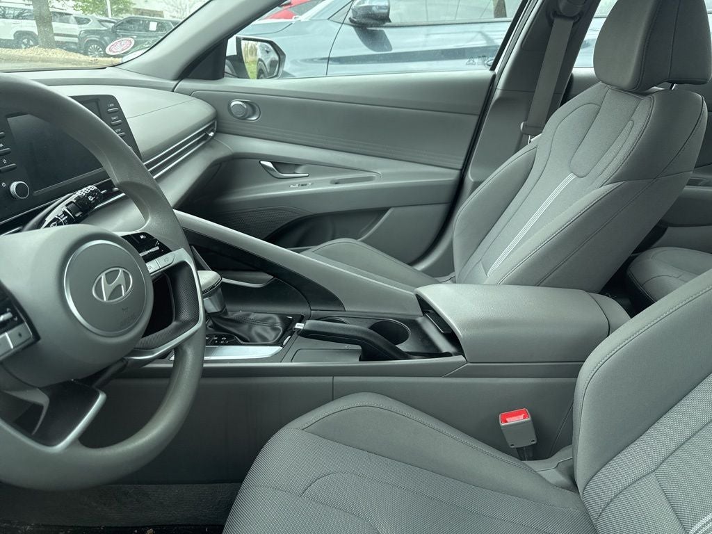 2024 Hyundai ELANTRA SE