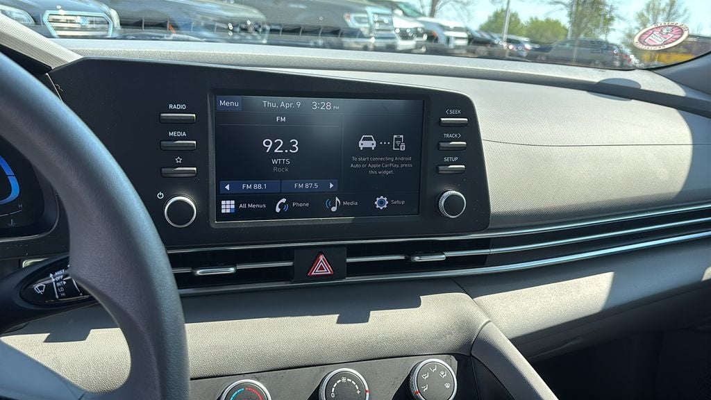 2024 Hyundai ELANTRA SE