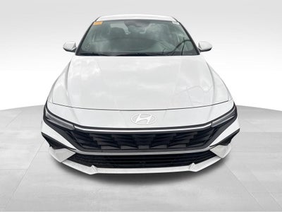 2024 Hyundai ELANTRA SE