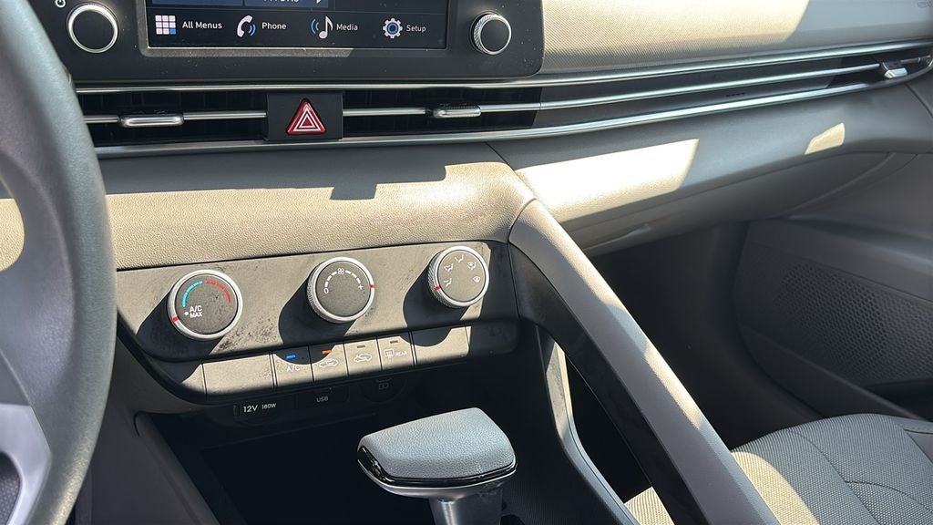 2024 Hyundai ELANTRA SE