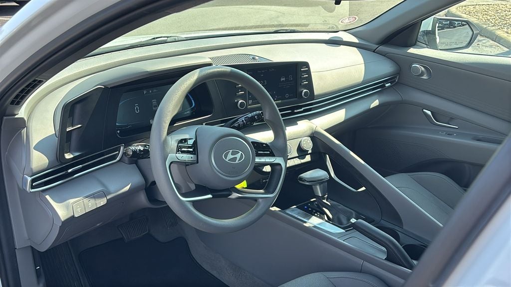 2024 Hyundai ELANTRA SE