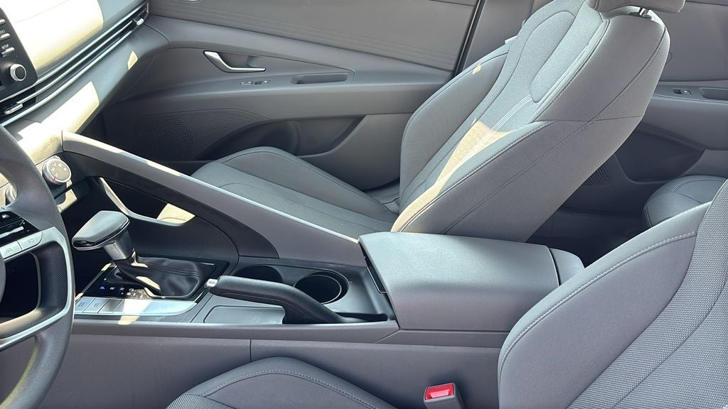 2024 Hyundai ELANTRA SE