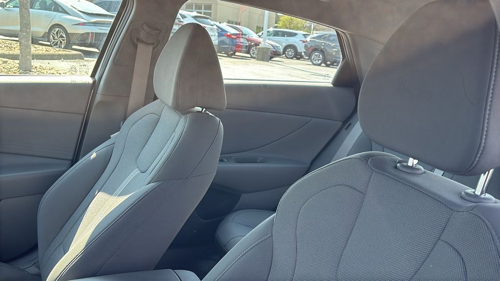 2024 Hyundai ELANTRA SE