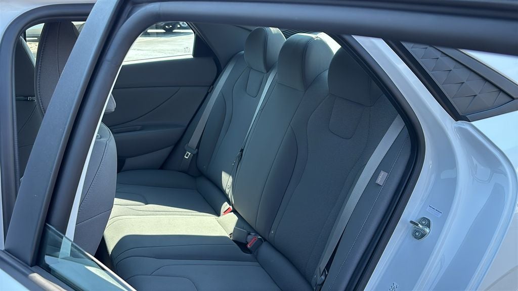 2024 Hyundai ELANTRA SE