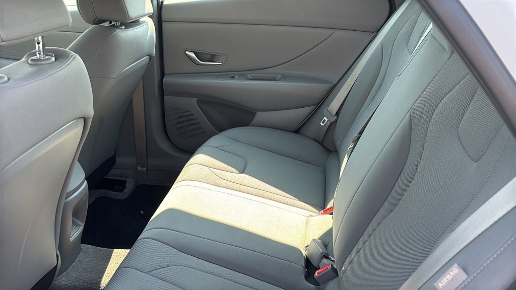 2024 Hyundai ELANTRA SE