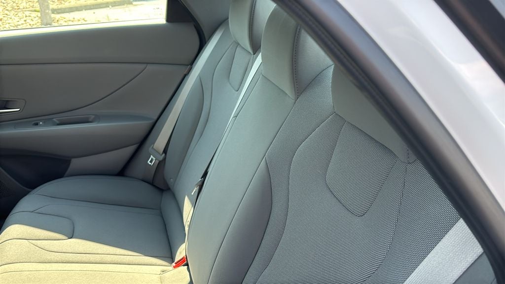 2024 Hyundai ELANTRA SE