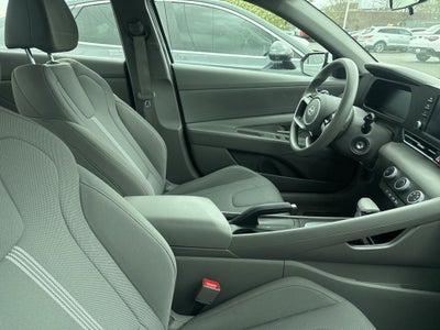 2024 Hyundai ELANTRA SE