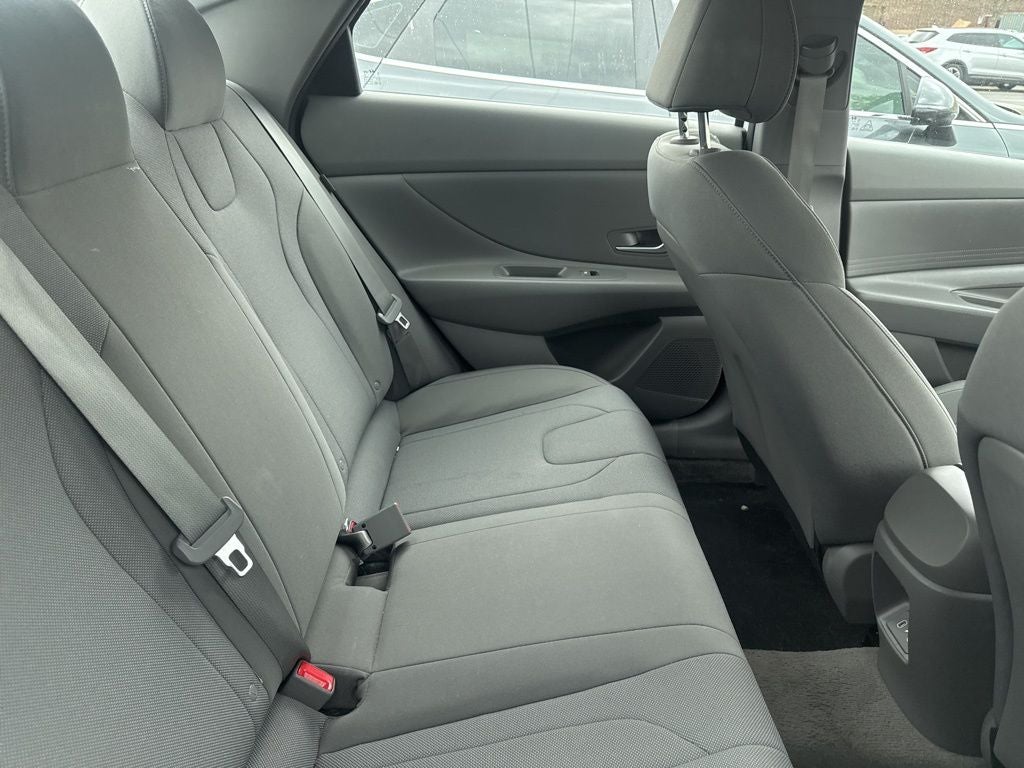 2024 Hyundai ELANTRA SE