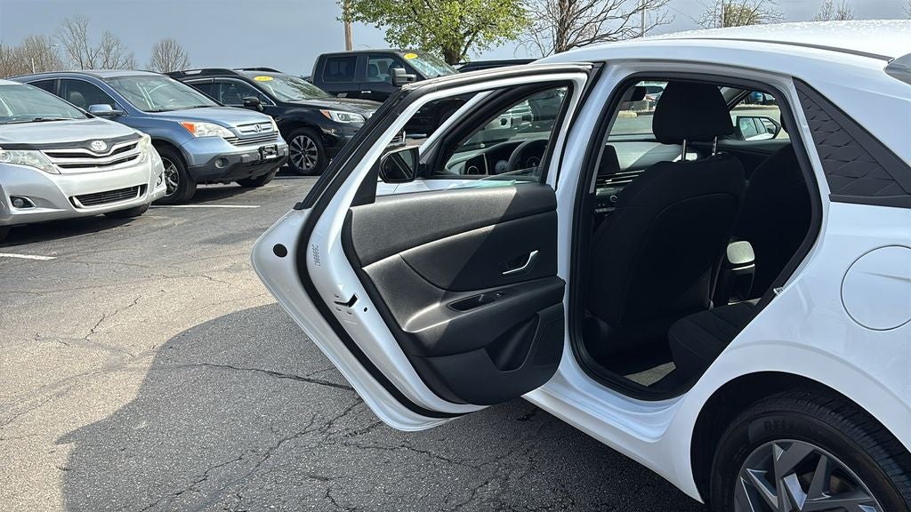 2024 Hyundai ELANTRA SEL