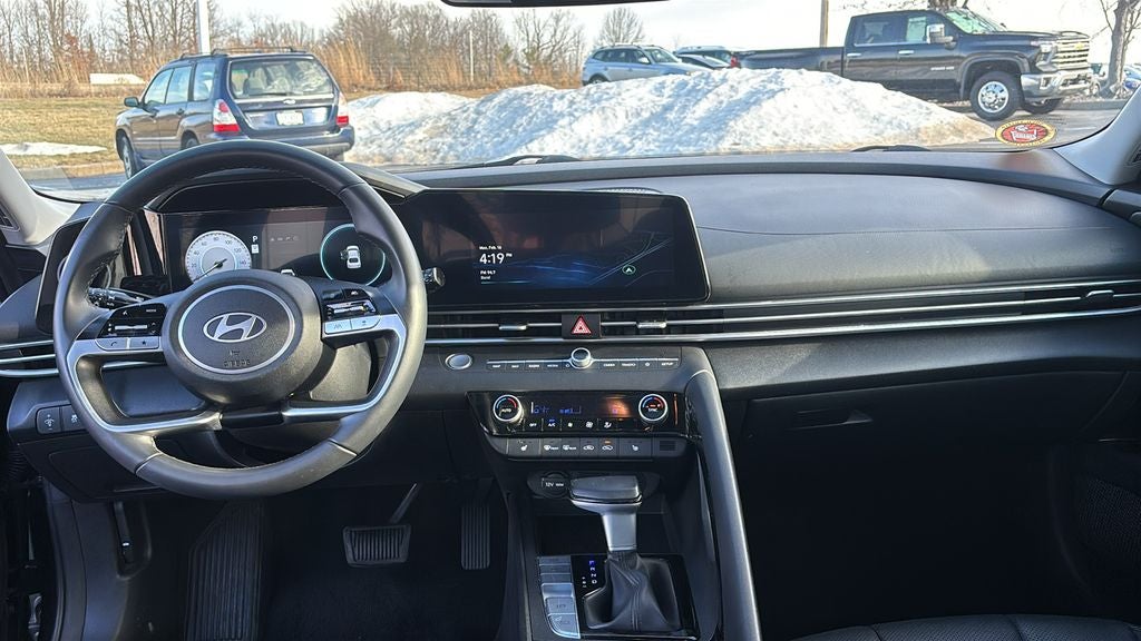 2025 Hyundai ELANTRA Limited