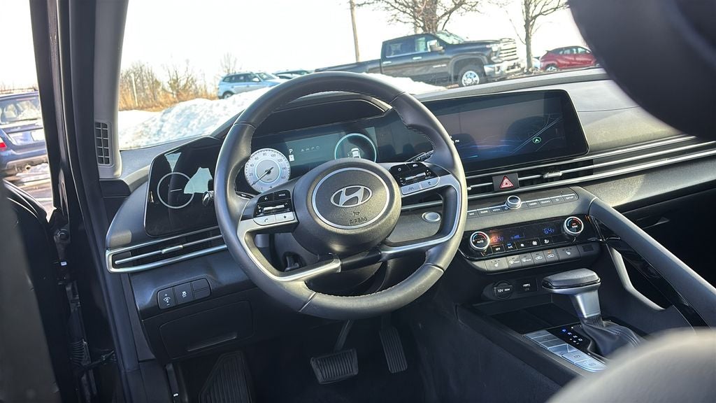 2025 Hyundai ELANTRA Limited