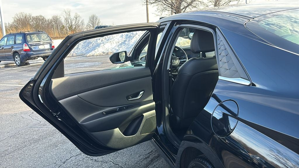 2025 Hyundai ELANTRA Limited