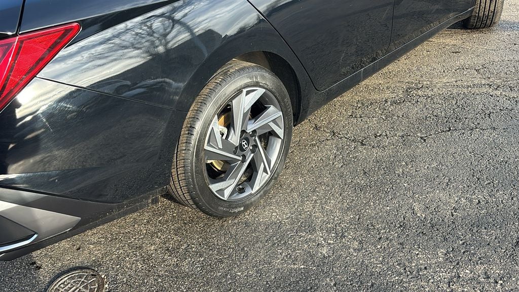 2025 Hyundai ELANTRA Limited