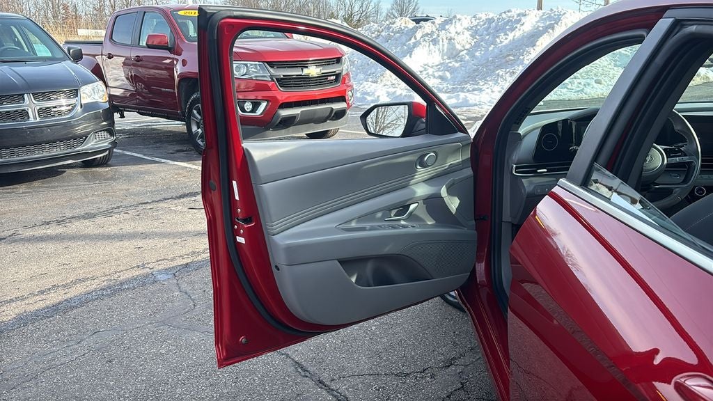 2025 Hyundai ELANTRA SEL Convenience