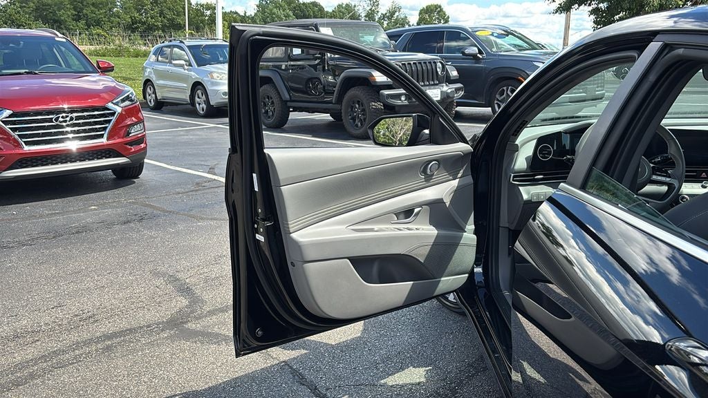 2025 Hyundai ELANTRA SEL Convenience