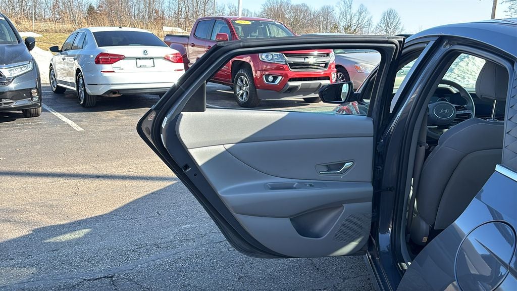 2025 Hyundai ELANTRA SEL Convenience