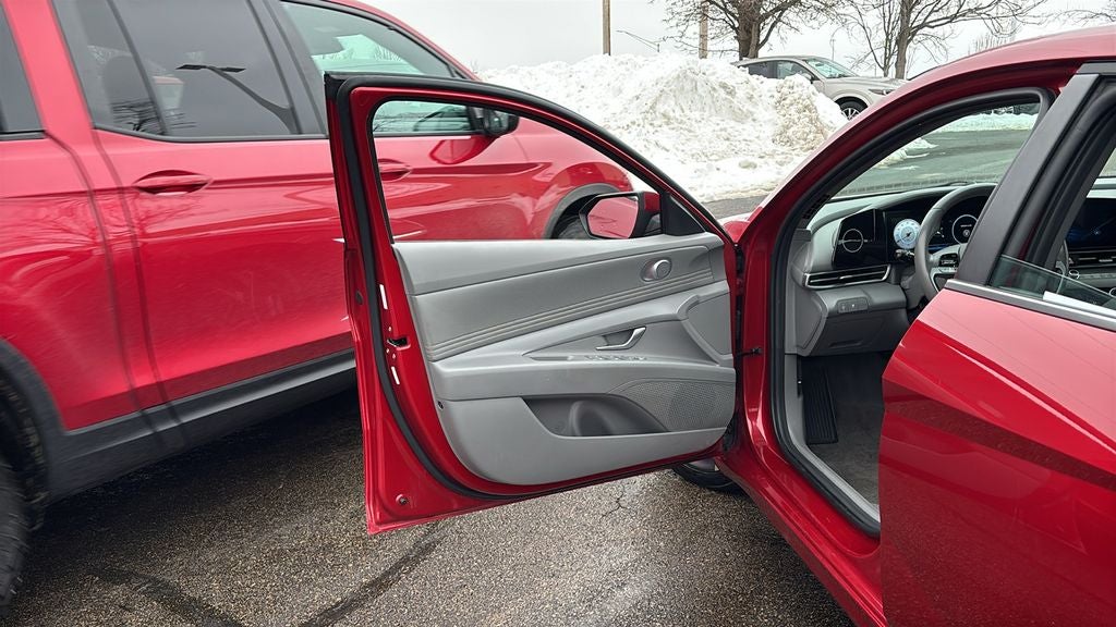 2025 Hyundai ELANTRA SEL Convenience